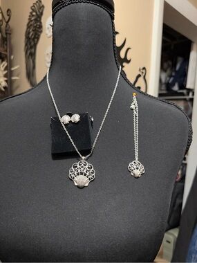 JEWELRY BUNDLE #17. Avon silver tone
